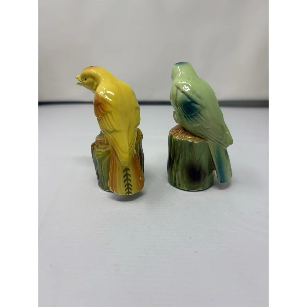 Vintage Green and Yellow Song Birds Tree Stumps Salt & Pepper Shakers Retro MCM